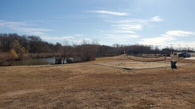 Building Photo - 1621 Colonial Dr