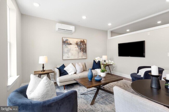 Building Photo - 1924 N Front St