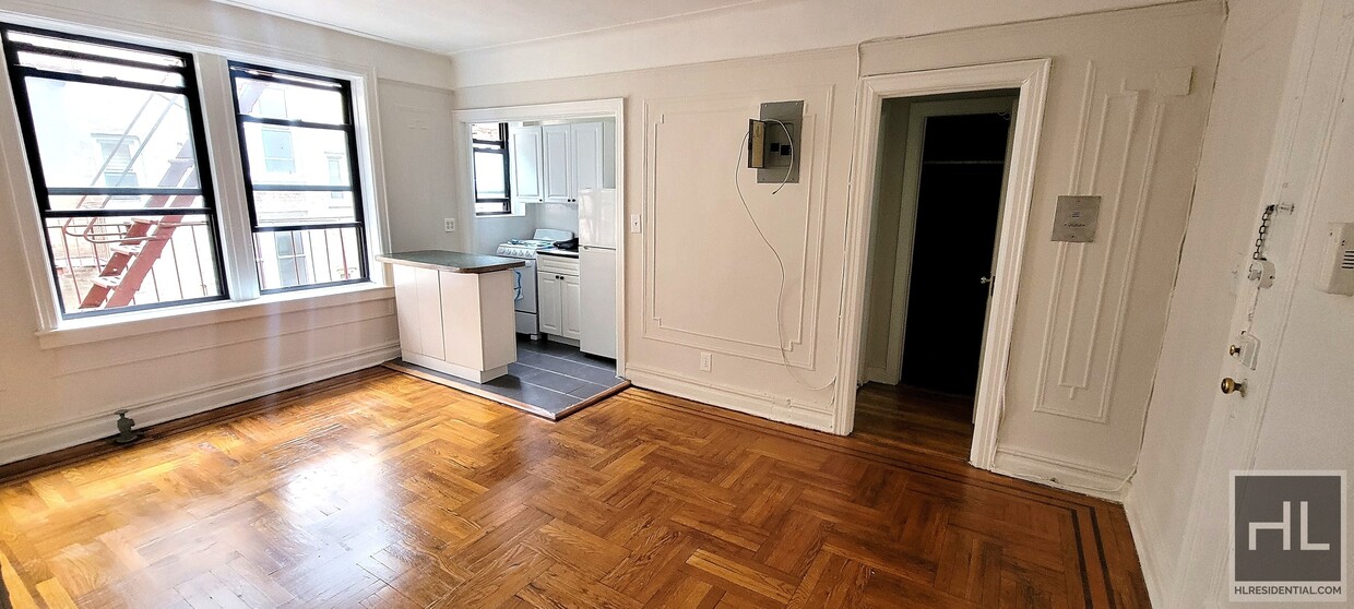 Primary Photo - Studio on 46 street (by Bliss st) in Sunny...