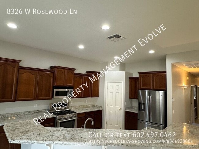 Building Photo - Large Peoria Home