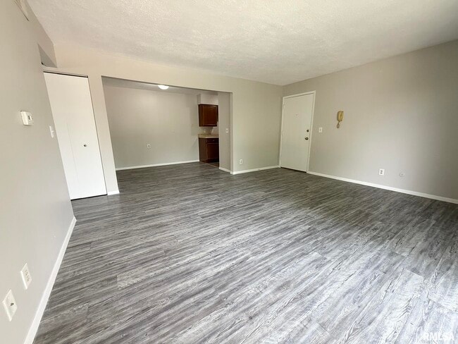 Building Photo - 2700 W Forrest Hill Ave