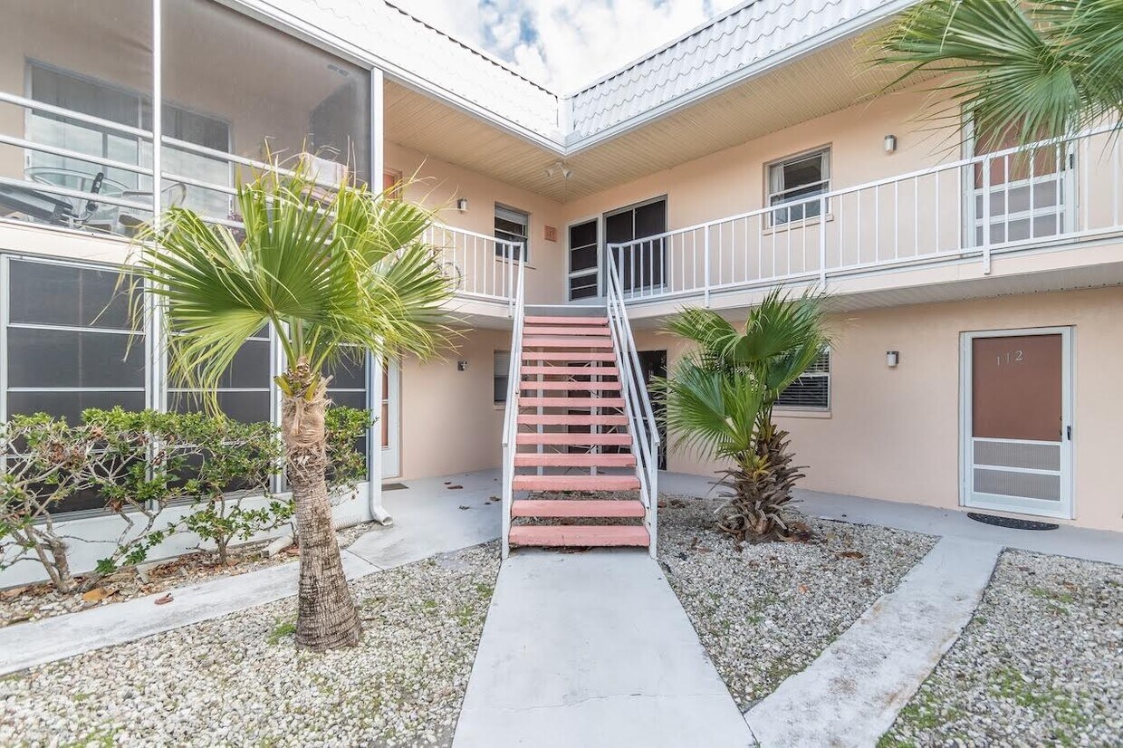 Foto principal - 460 Base Ave E