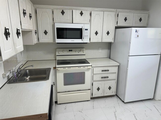 Foto del edificio - 3777 NW 78th Ave
