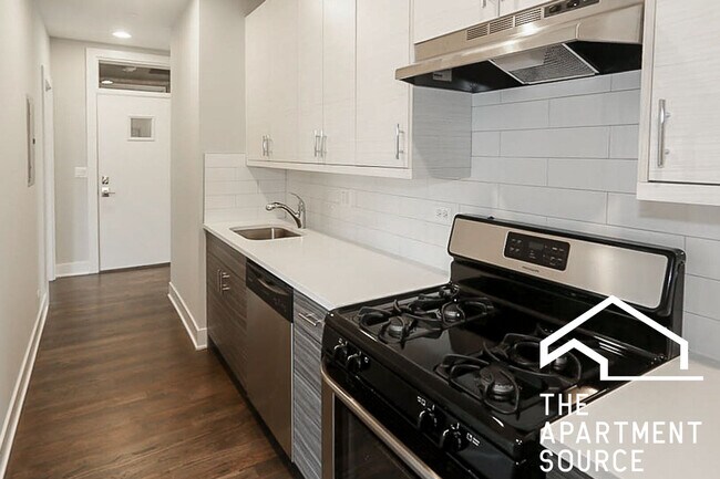 Building Photo - 3919 N Janssen Ave