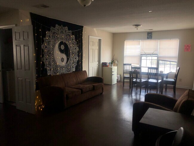 Foto del edificio - 3300 11th Ave
