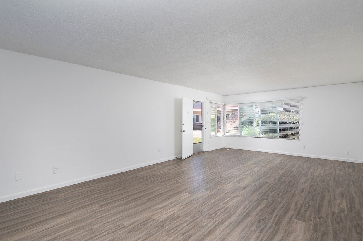 Primary Photo - Beautifully Remodeled 2 BR in South Park
