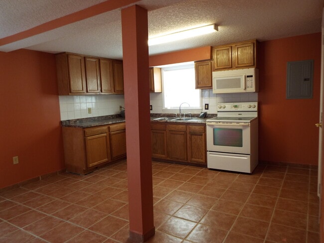 Building Photo - 49 Tallulah Ave