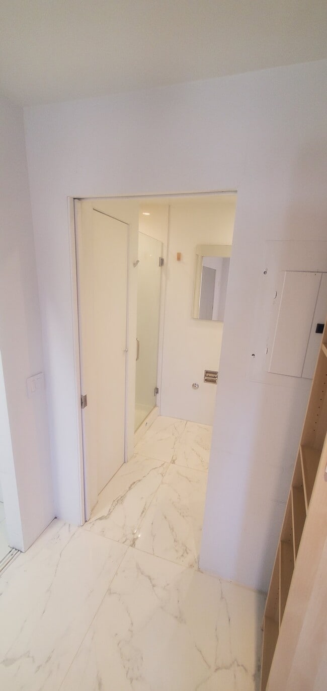 Building Photo - 705 E Balboa Blvd