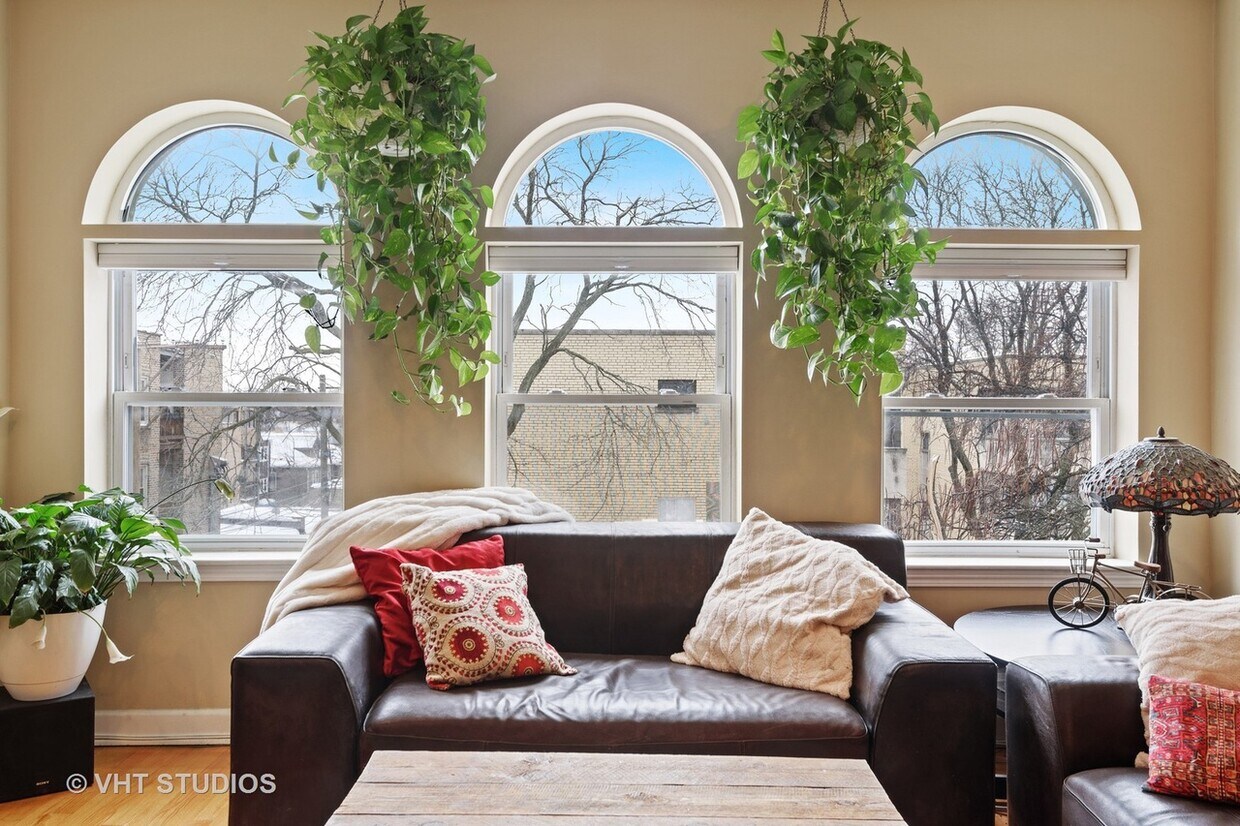 2620 W Rosemont Ave Unit 3, Chicago, IL 60659 Condo for Rent in