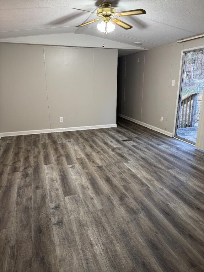 Foto del edificio - 2275 Spring Creek Rd