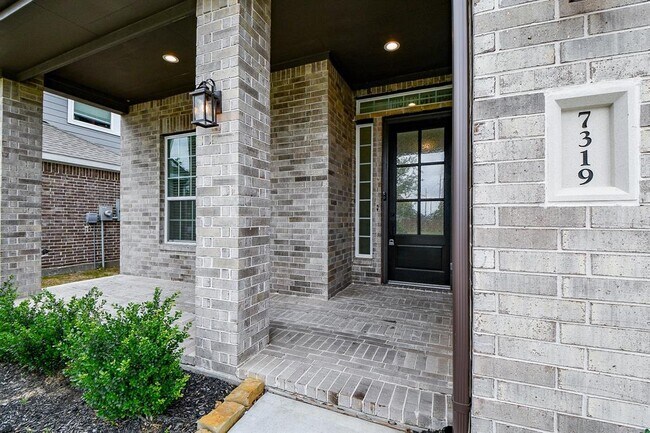 Foto del edificio - 7319 Bayberry Crescent Ln