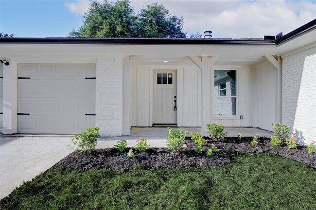 Building Photo - 5226 Sanford Rd