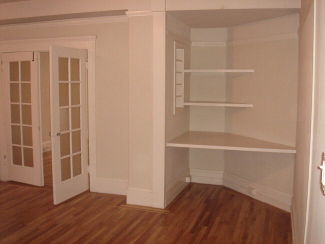 Building Photo - 555 O'Farrell St