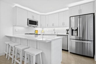 Building Photo - 709 7th Ln