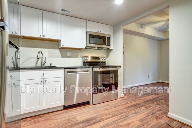 Foto del edificio - 704 Stonybrook Dr