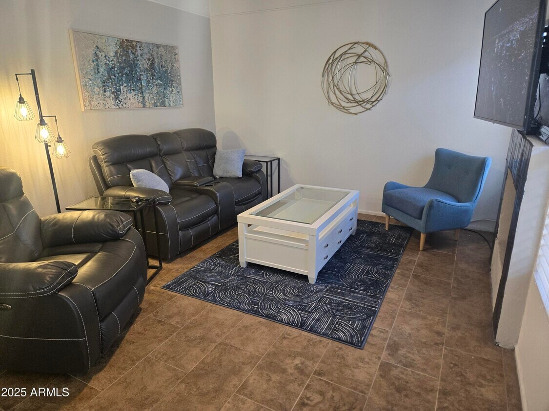 Foto principal - 6409 S Kenneth Pl