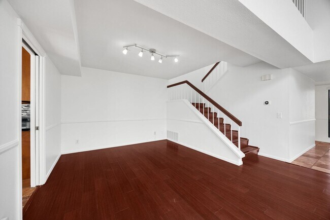 Foto del edificio - 3 Bed, 3 Bath townhome in Woodbridge Village