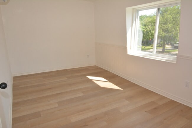 Photo du bâtiment - 137 Oakdale Ave