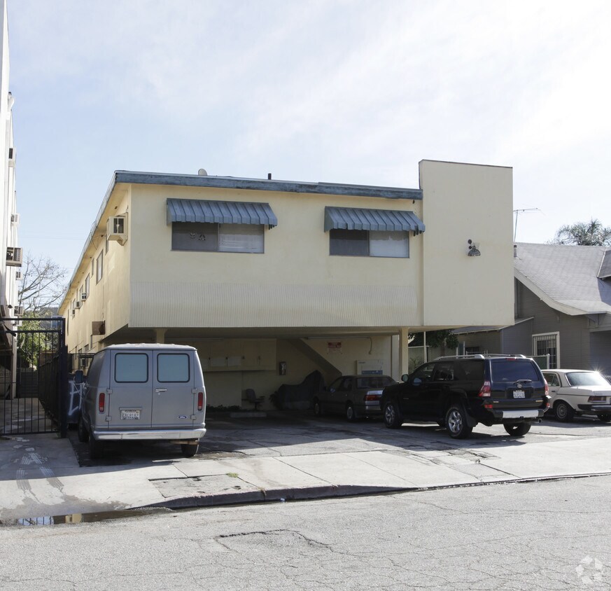 Building Photo - 916 N Hudson Ave