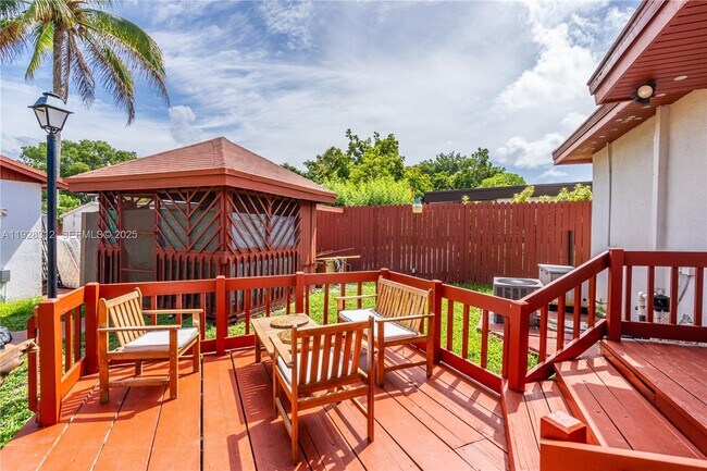 Foto del edificio - 1841 SW 29th Ave