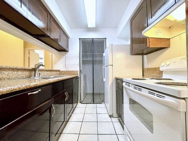 Foto del edificio - 752 Memorial Mews St