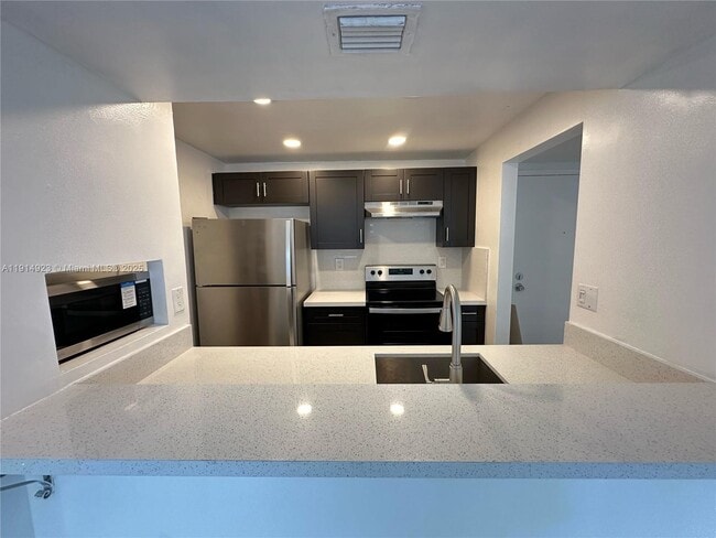 Foto del edificio - 7125 NW 186th St