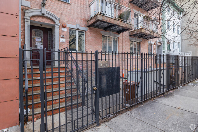 Foto del edificio - 238-240 Franklin Ave