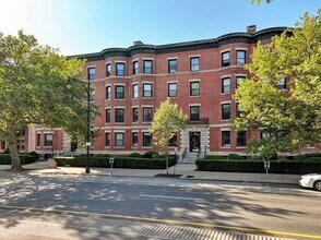 Building Photo - 1064 Beacon St