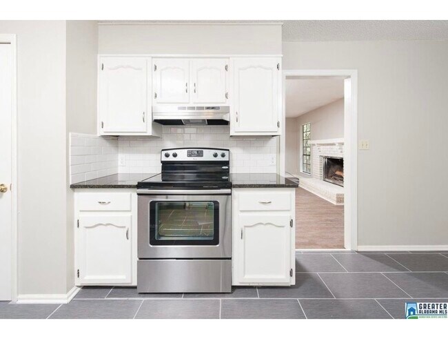 Kitchen - 1020 Christopher Dr