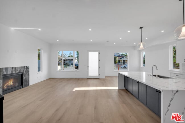 Building Photo - 3137 Curts Ave