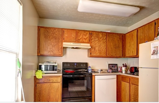 Building Photo - Charleswood Condo Apartments
