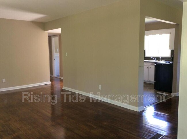 Foto del edificio - 413 Fernbrook Ave