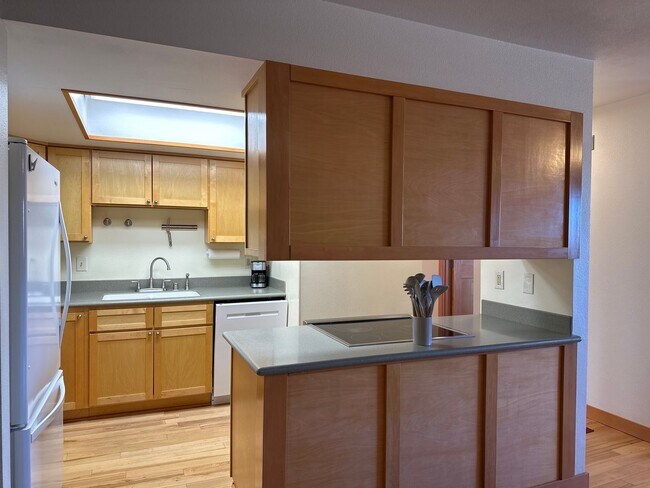 Building Photo - 1201 Denali St