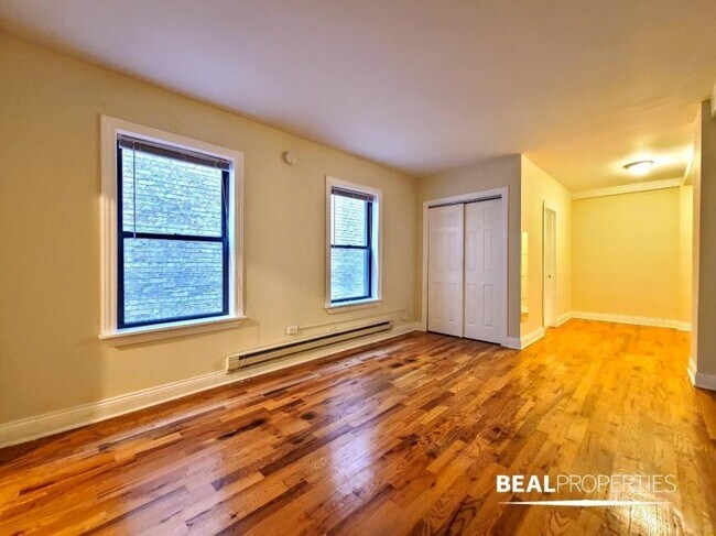 Foto del edificio - 0 bedroom in CHICAGO IL 60610