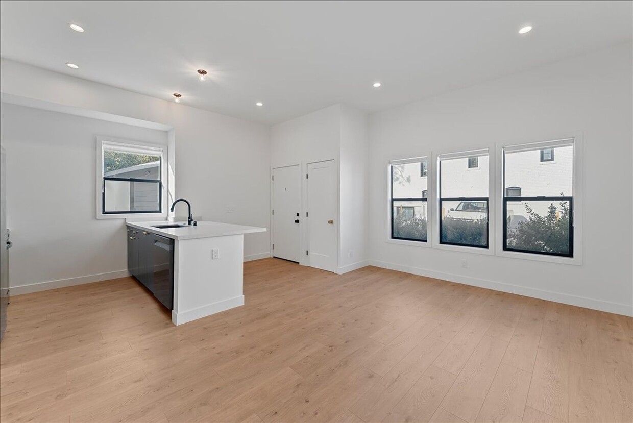 Primary Photo - 3377 1/2 N. Eagle Rock Blvd.-