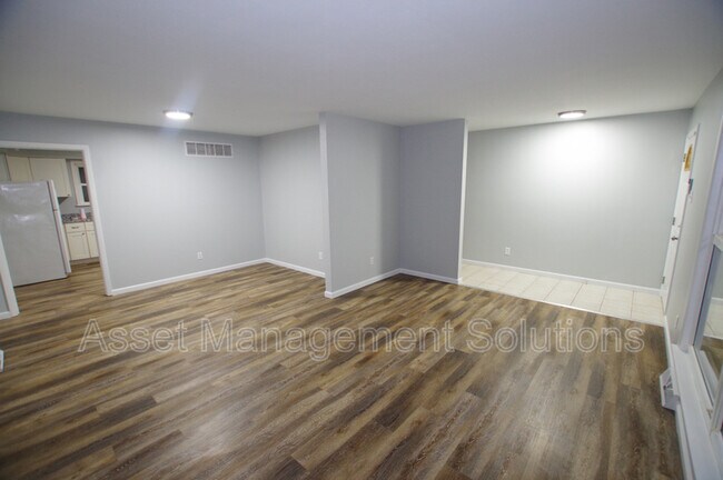 Building Photo - 3930 Belcroft Dr