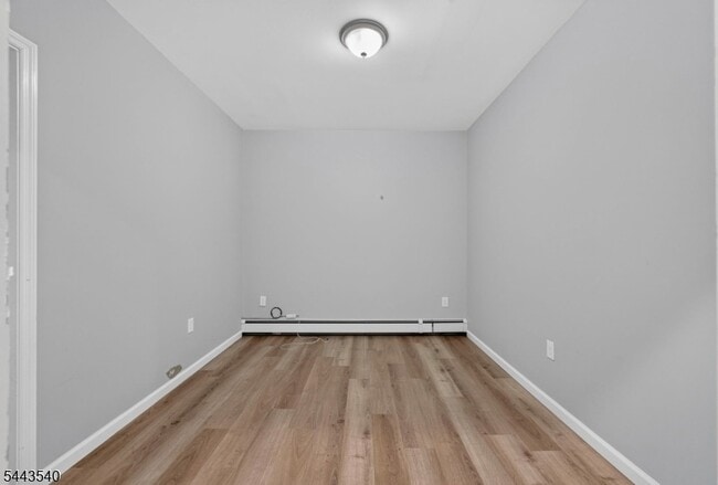 Building Photo - 437-439 7th Ave W