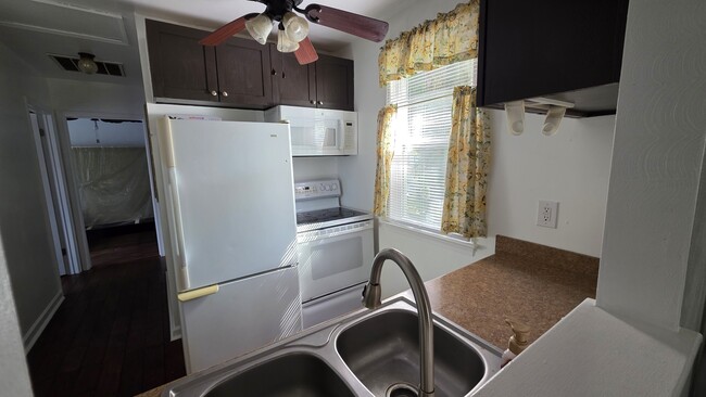 Building Photo - 1078 Joyner St