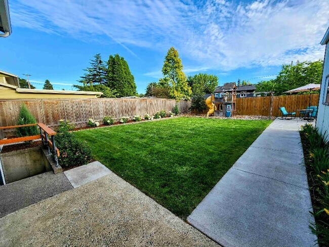 Foto del edificio - 5226 SE Rainbow Ln