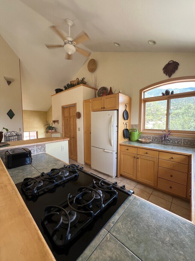 Building Photo - 4455 Ridgecrest