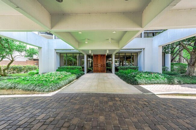 Building Photo - 5001 Woodway Dr