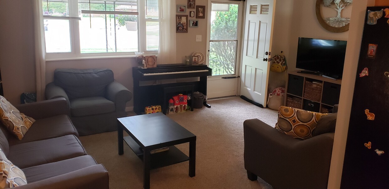 Foto principal - 93 E Elm St