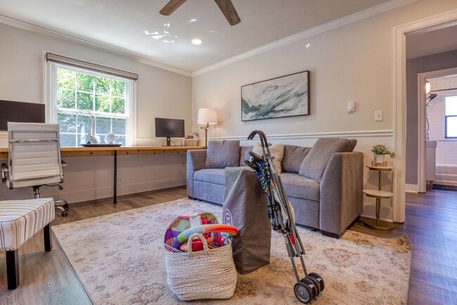 Building Photo - 214 Ave F