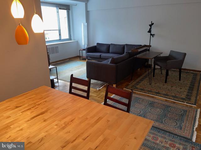 Foto del edificio - 4200 Cathedral Ave NW