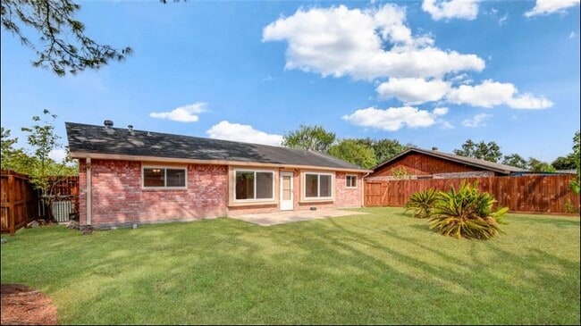 Foto del edificio - 15811 Boonridge Rd