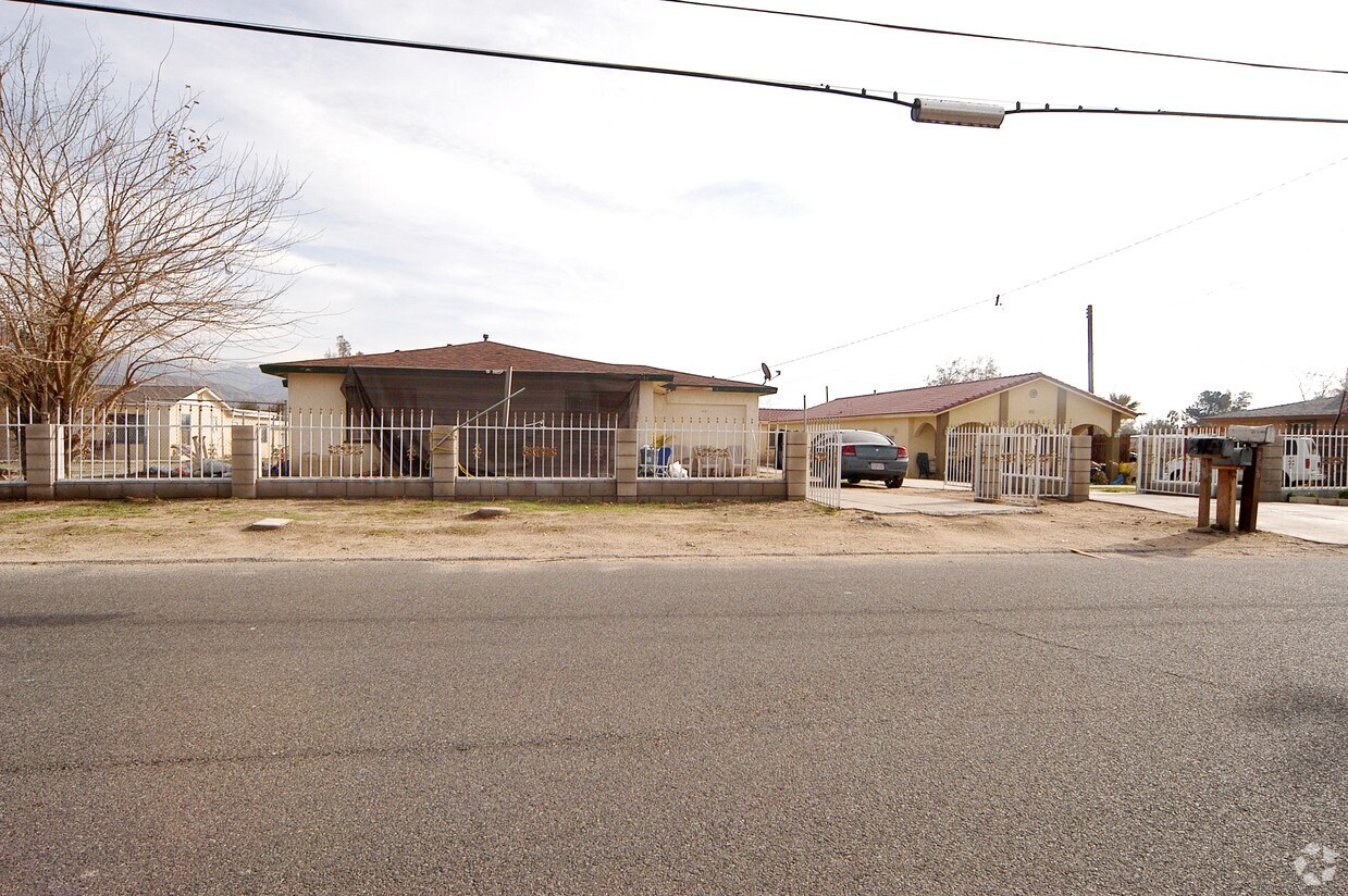 Primary Photo - 4157-4159 1/2 Mountain Dr