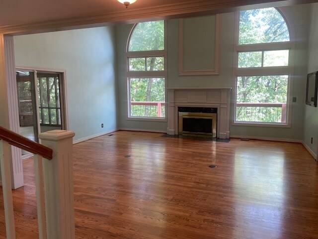 Building Photo - 5004 Cliff Dr