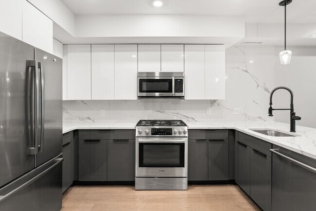 Foto del edificio - 321 W Broadway
