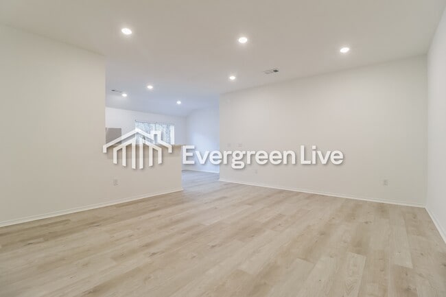 Foto del edificio - 165 Meadow Dr