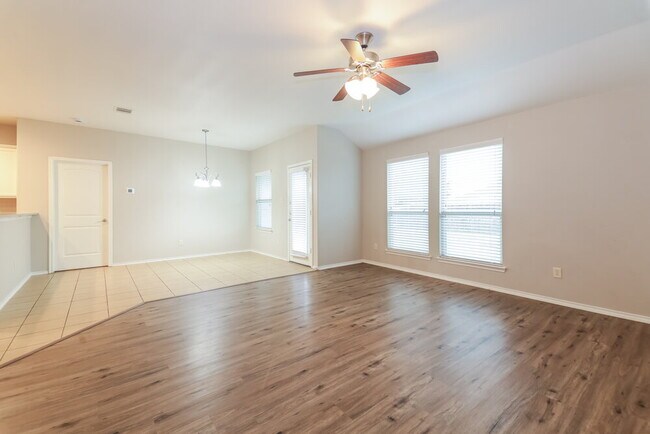 Foto del edificio - 1813 Cedar Wood Trail